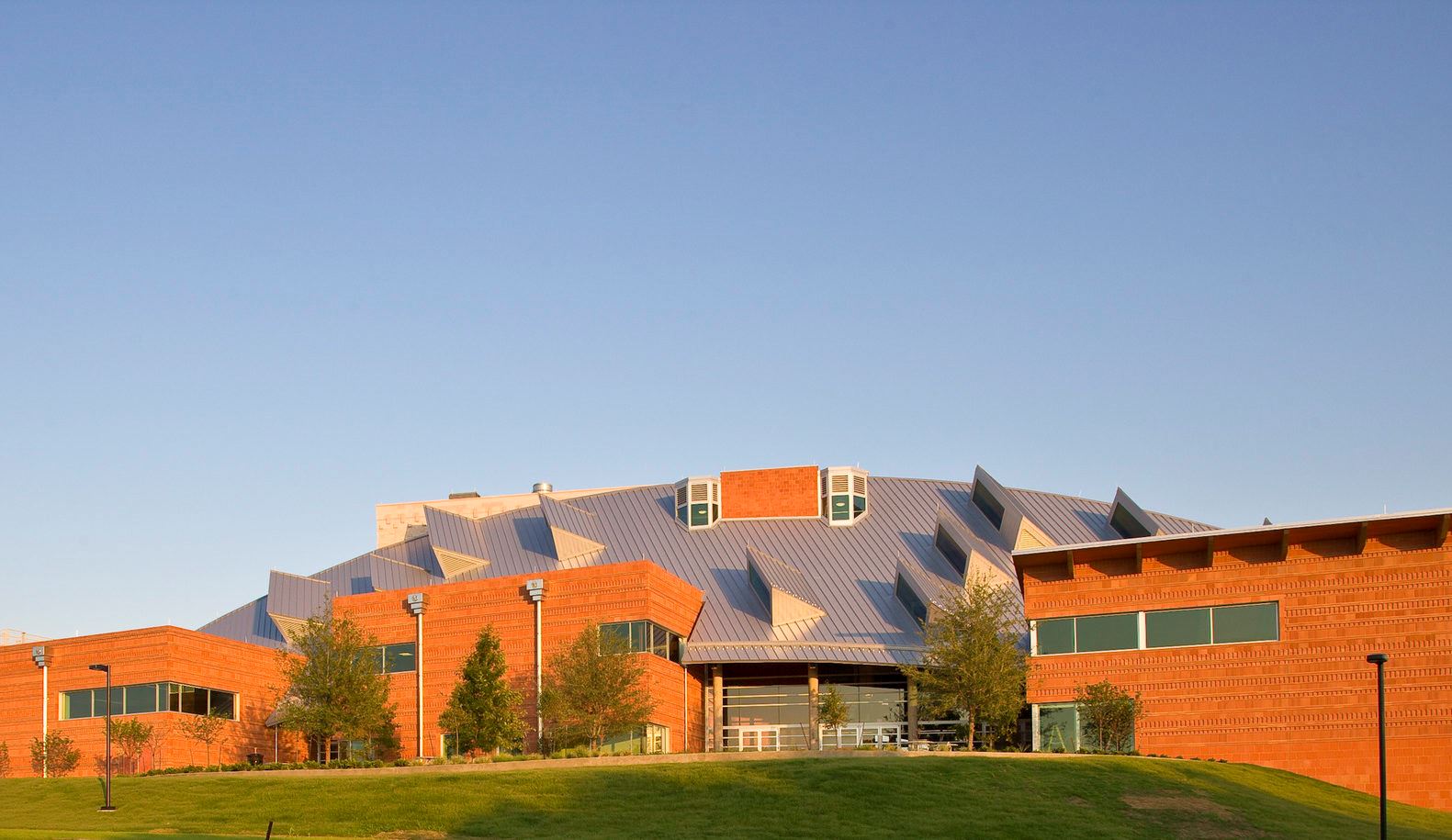 Back exterior of the Cedar Hill Government Center building.